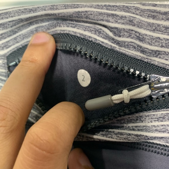 Lululemon cropped pants - Picture 8 of 9